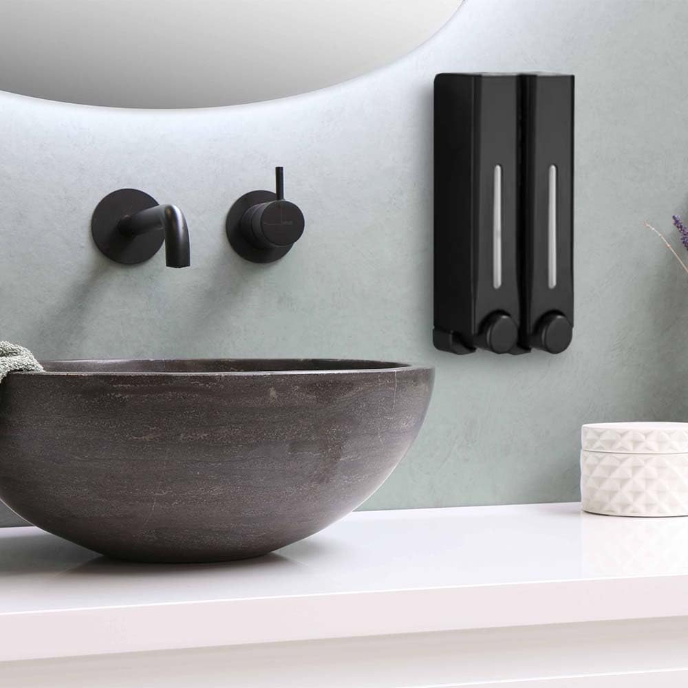 porte savon liquide mural proche du lavabo