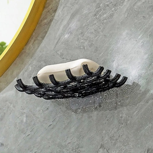 porte savon dans la douche noir mouillé au mur