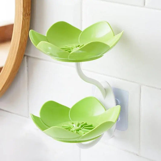 porte savons mural vert dans salle de bain avec carrelage blanc