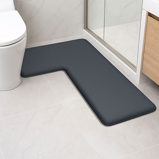 tapis salle de bain forme en L proche douche et wc
